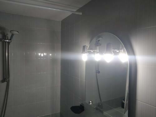 Apartamento Cosy Flat For Comfy Stay - Gib Rock View 3