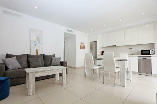 Apartamento La Marina Ref. 8564
