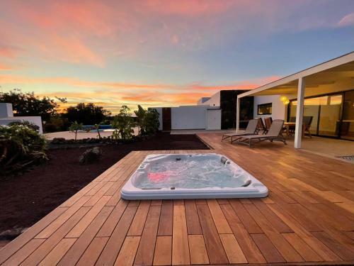 North Shore Villas Lajares, Manalari, Private Jacuzzi