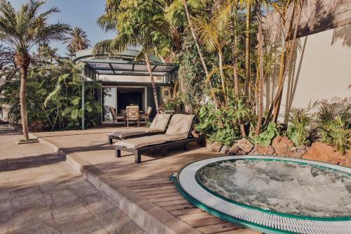 The Circular Villa - Jacuzzi, Hiking & Vineyards