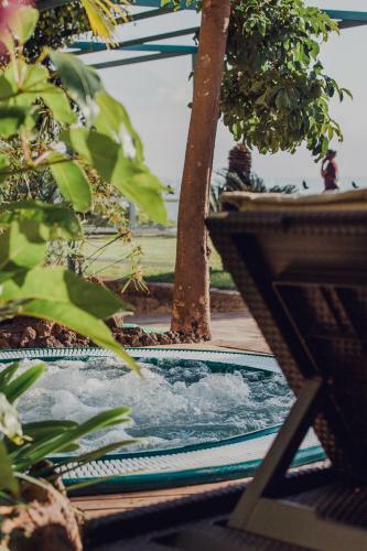 The Circular Villa - Jacuzzi, Hiking & Vineyards