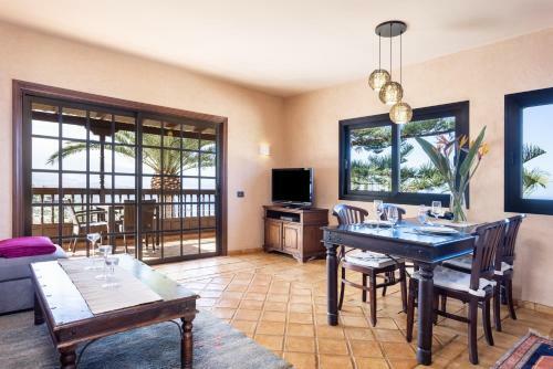 El Refugio Apartments & Villa