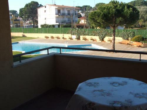Fabulous Apartment With Gardens And Pool - Riells Blau