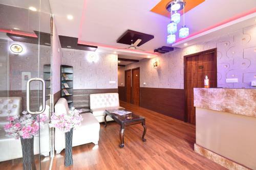 Fabhotel Dhanvitha Suites