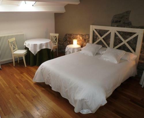 Bed & Breakfast El Castell de La Pobla de Lillet (Adults Only)