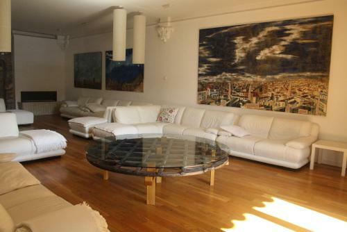 Bed & Breakfast El Castell de La Pobla de Lillet (Adults Only)