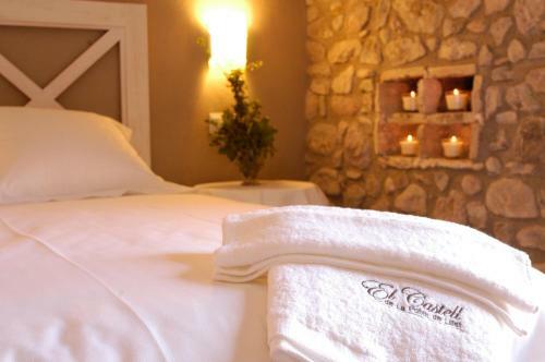 Bed & Breakfast El Castell de La Pobla de Lillet (Adults Only)