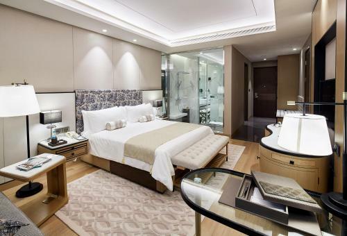 Hotel The Leela Bhartiya City Bengaluru