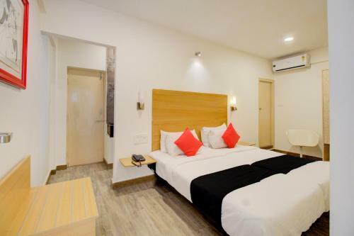 Capital O 77459 Smile Hotels