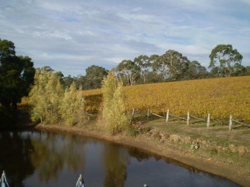 Lodge Gisborne Peak Winery Eco-cottages