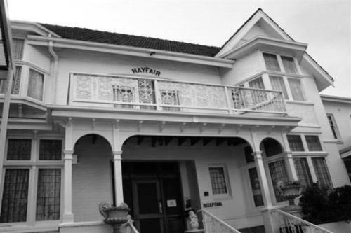 Motel Mayfair On Cavell