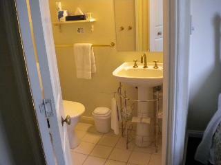 The Lodge On Elizabeth Bed & Breakfast