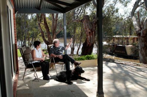 Captain's Cottage Bed & Breakfast