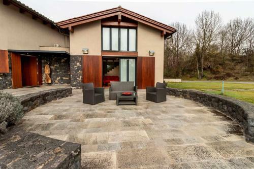 Villa La Solfa Casa Aislada Con Amplio Jard�n