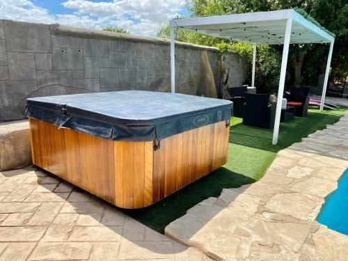 Villa Exclusiva Piscina Con Jacuzzi Y Jard�n Privado