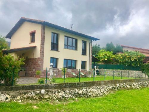 Casa Frente A Los Bufones De Pria