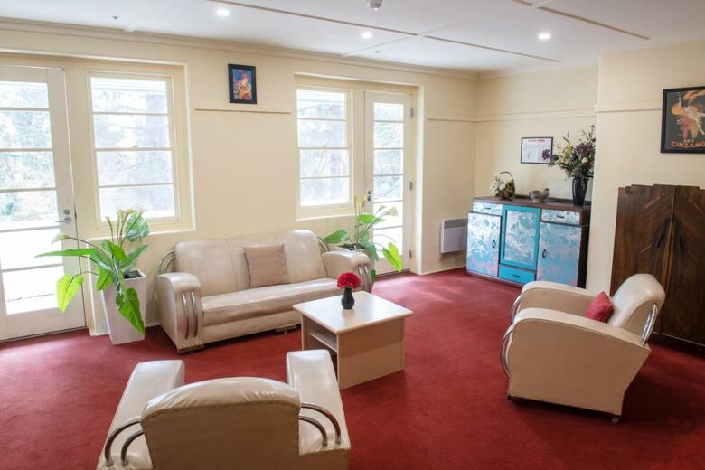 Hotel Linaker Art Deco Nurses Quarters