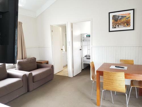 Canberra Carotel Motel