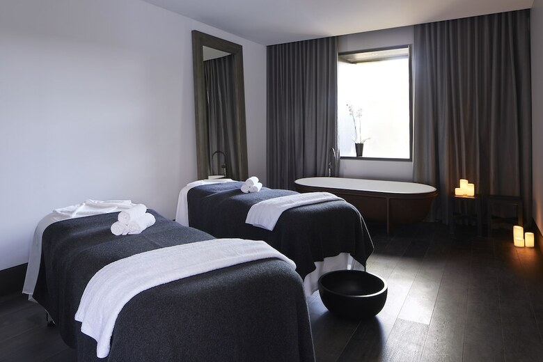Hotel Realm