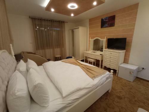 Golden Rose Hotel