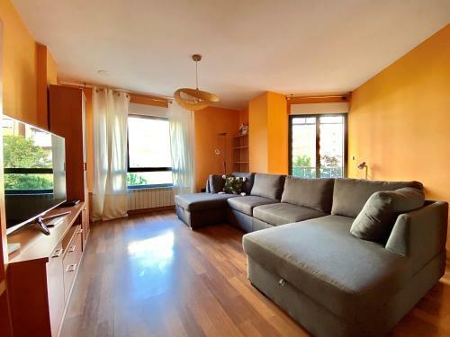 Apartamento Housingle�n - Centro Con Dos Plazas De Garaje