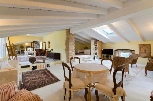 Villa Casa Se�orial �nica; Con Jacuzzi, Sauna Y Piscina.