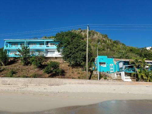 Orrie's Beach Bar And Hotel