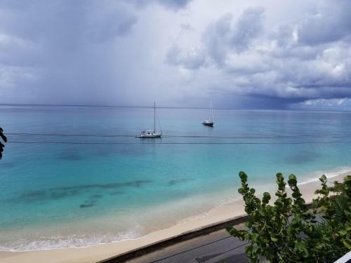 Orrie's Beach Bar And Hotel