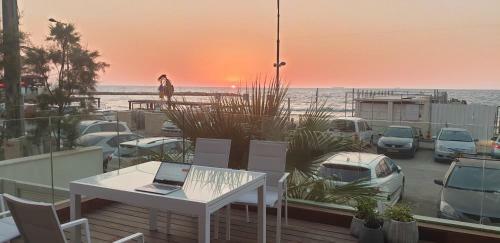 Apartamento Beachfront Deck - 20 Meters From The Beach