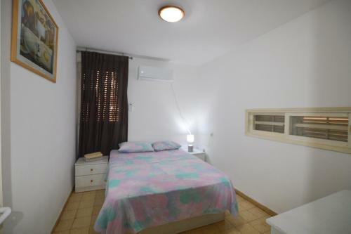 Shprinzak Cozy Apartments By Domik
