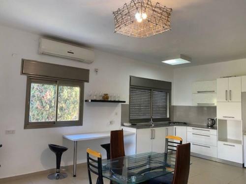Carmel Apartment - Spacious 5-room Apartment