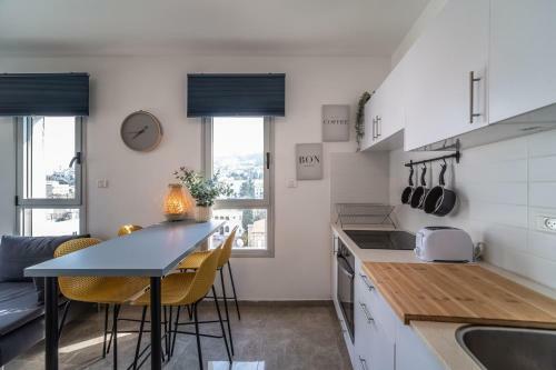 Apartamento German Colony Luxurious / 2 Bdrms Apt By Port City