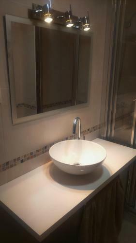 Beautiful 3 Bed, 2 Bath Modern Apartment