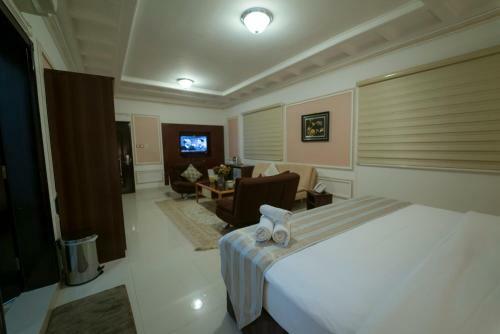 Al Ghubrah Plaza Hotel