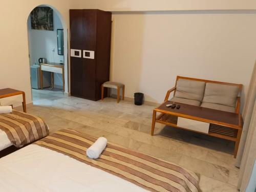 Al Ghubrah Plaza Hotel