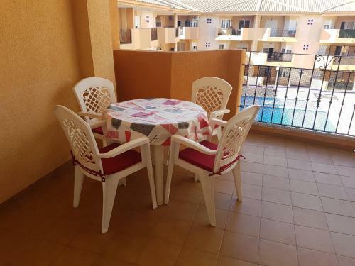 Spacious 2 Bedroom Apartment With Communal Pool