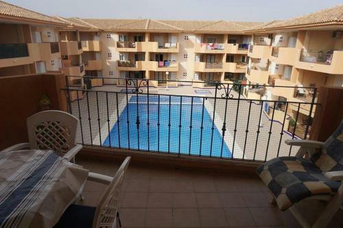Spacious 2 Bedroom Apartment With Communal Pool