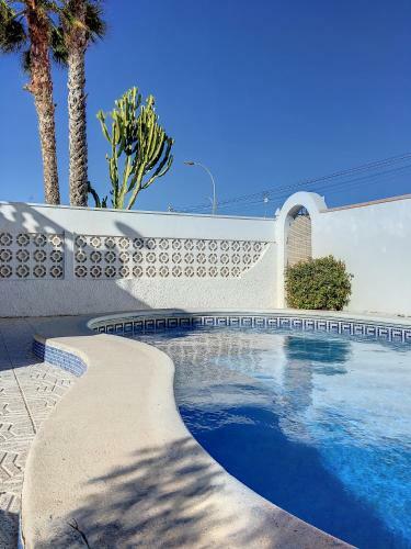 Bungalow With Private Pool - 5809