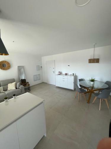 Apartamento Nuevo Junto Al Mar Con Plaza De Garaje!!