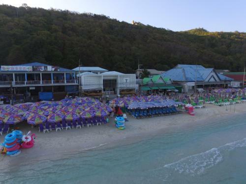 Hotel Tawaen Beach Resort