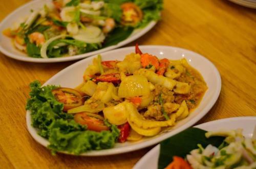 Hotel Tawaen Beach Resort