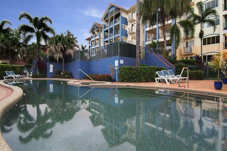 Aparthotel North Cove Waterfront Suites