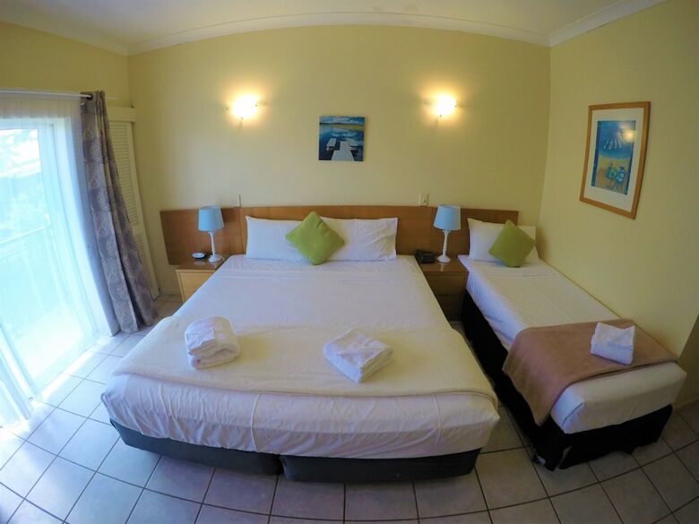 Hotel Crystal Garden Resort & Restaurant