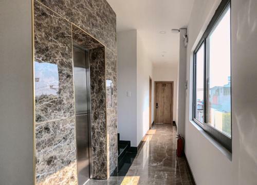 Hotel Kh�ch S?n Sky