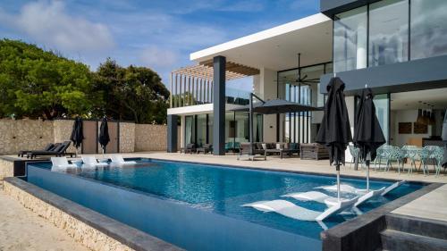 Exclusive Private Beach Villa (newly Built!)