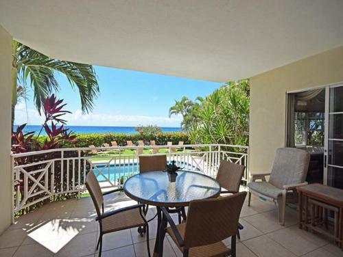 Beachfront Apartment In St. Lawrence Gap - Close To Your Every Need