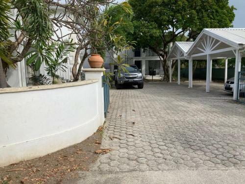 Dover Court Apartments - Steps To St Lawrence Gap
