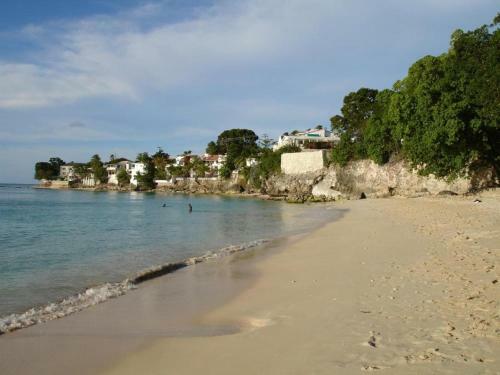 Two Bedroom Apartment With Pool Located In A Quiet Community