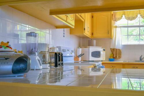 Two Bedroom Apartment With Pool Located In A Quiet Community