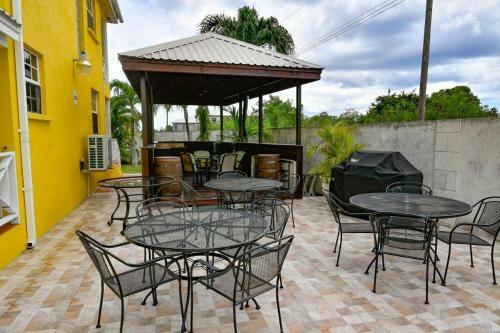 Two Bedroom Apartment With Pool Located In A Quiet Community